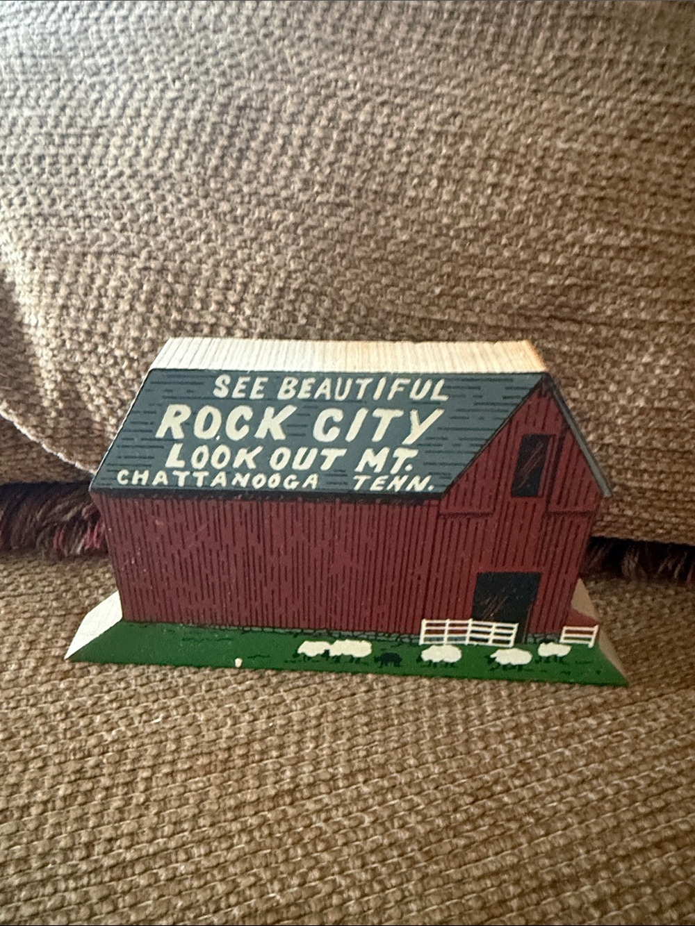 Rock City Lookout Mt. Wooden Barn Sign - Red and Green